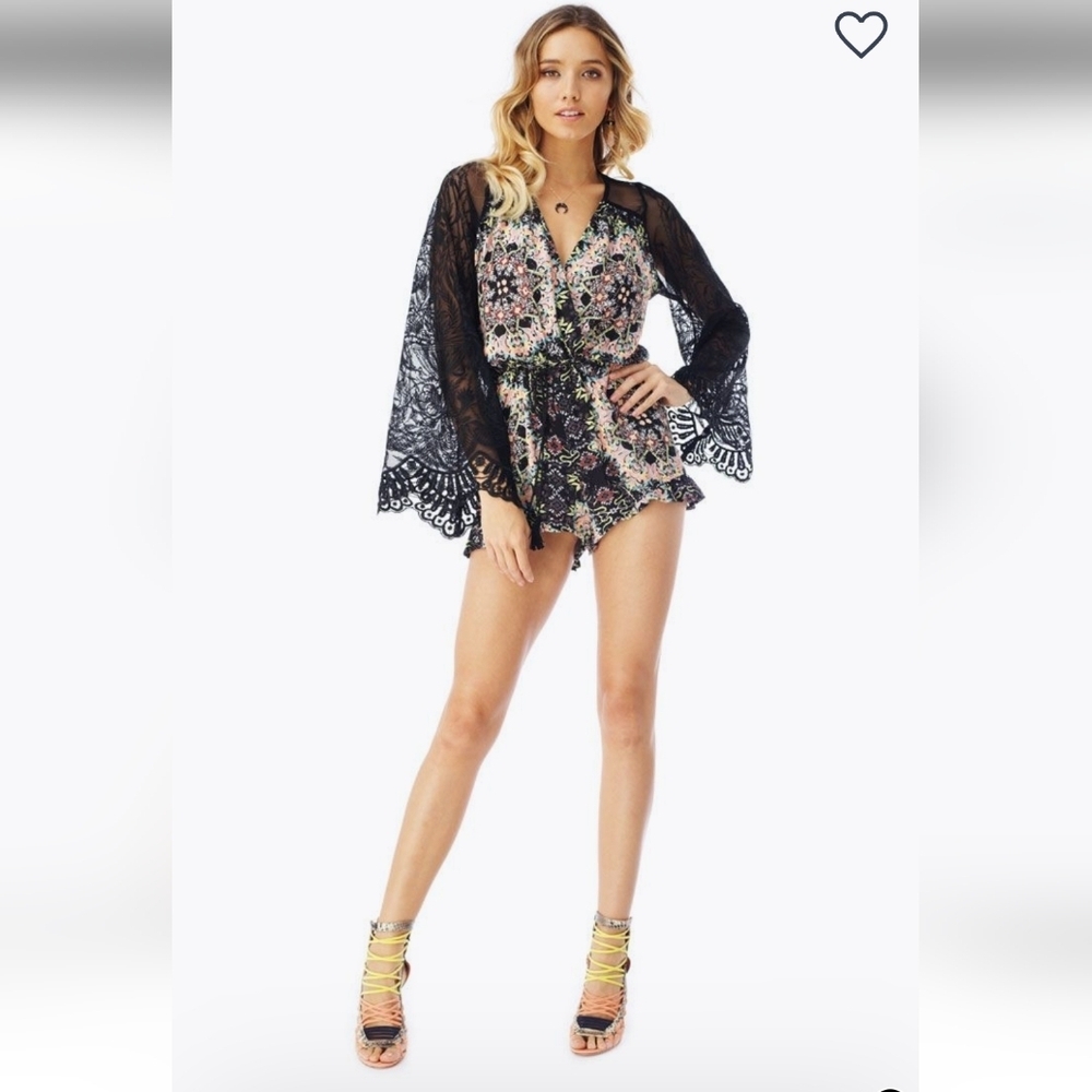 SKY YAMIR ROMPER BACK LACE V NECK WAIST STRAP LONG WING SLEEVES SIZE Medium